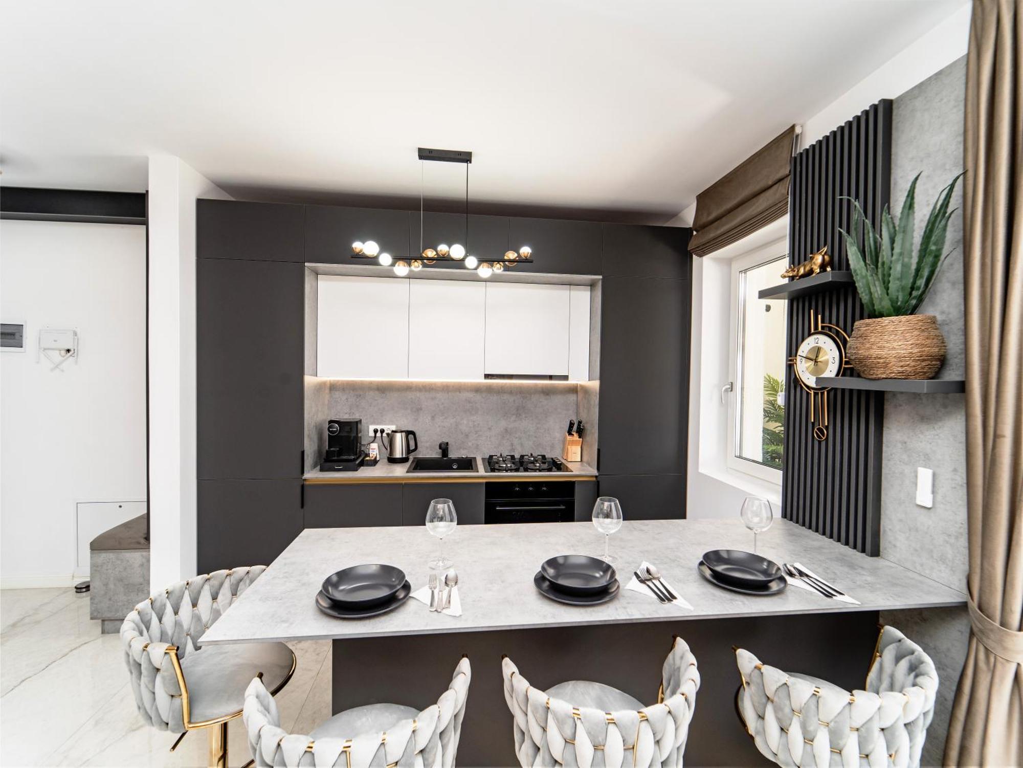 Fashion Stay-Valentino Apartment - By Openhouse Giroc Luaran gambar